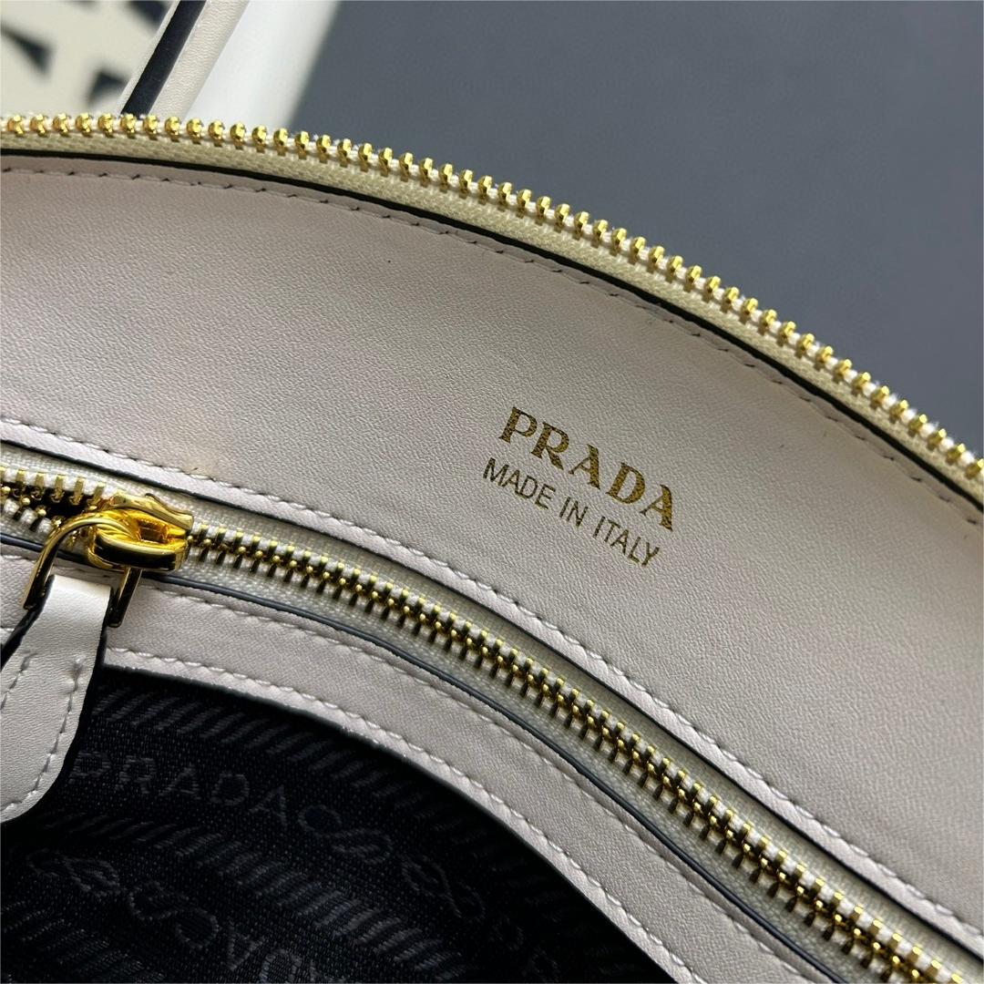 Prada-Long handled Zipper Dumpling Bun