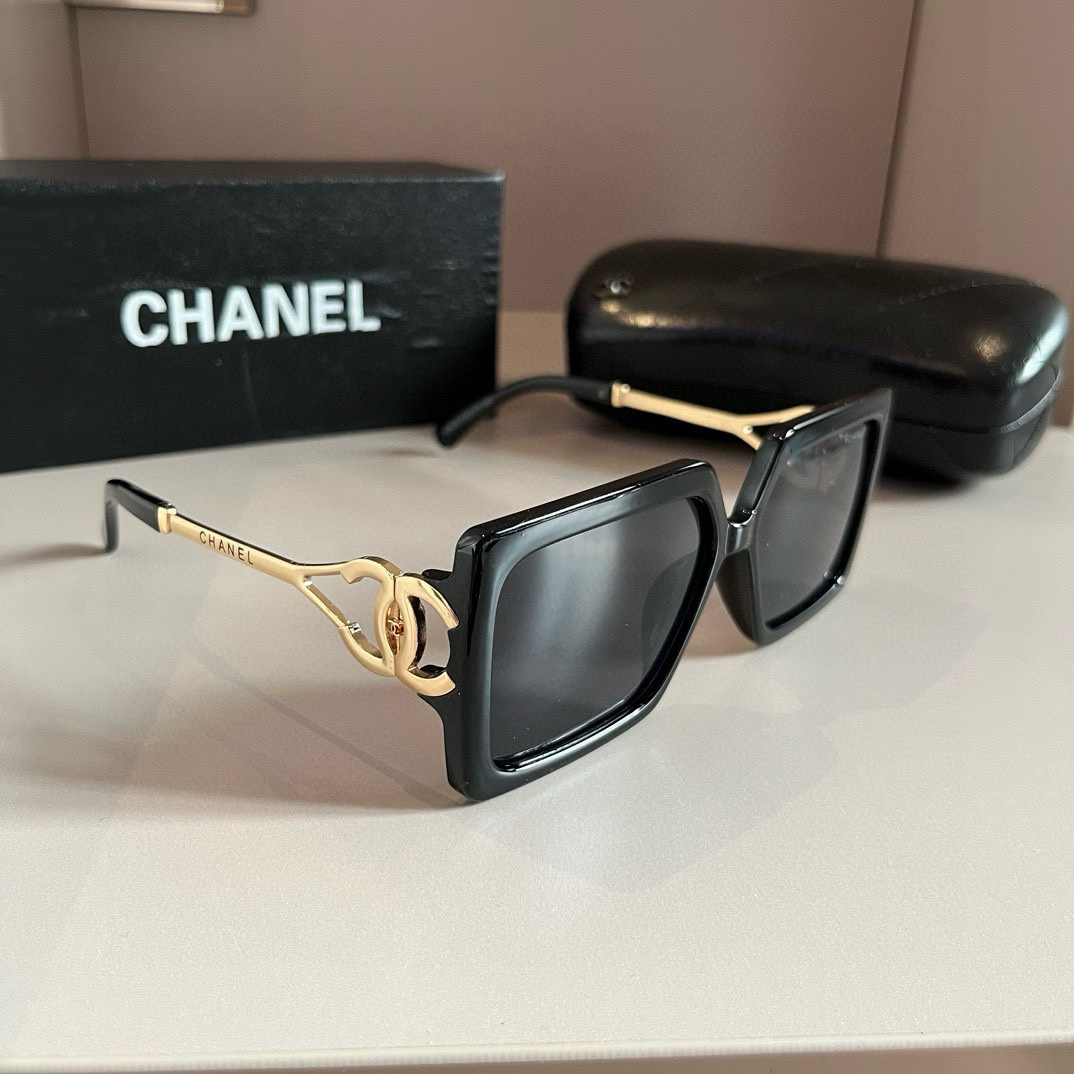 Chanel-Socialite style sun visor Sunglasses