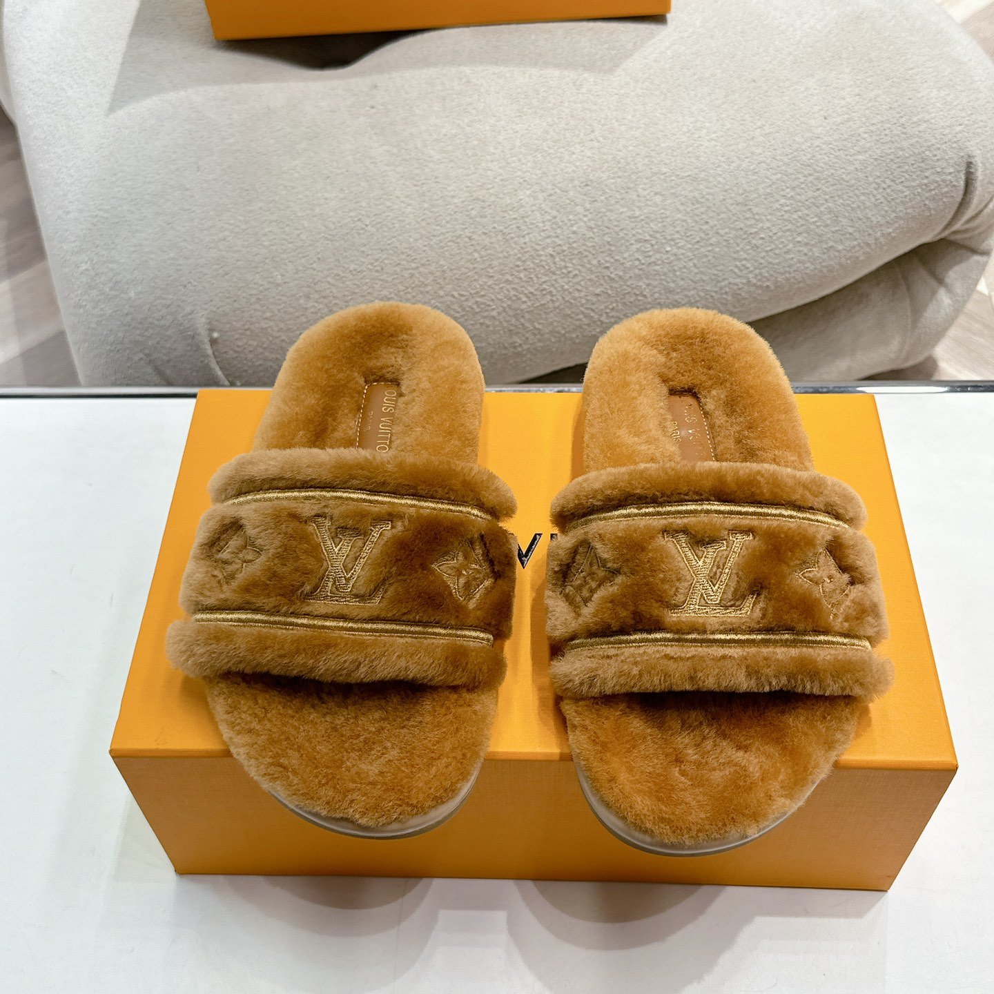 LV - Thick-soled Fur Slippers