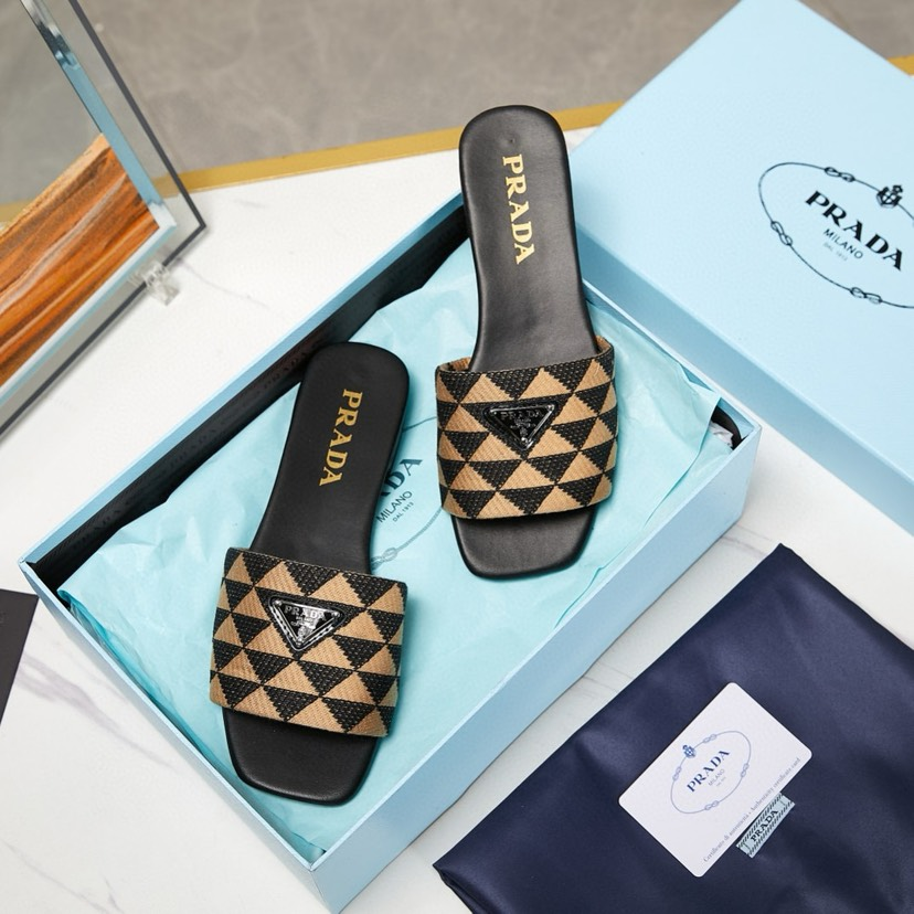 Prada-Sheepskin Electric Embroidery Cooler