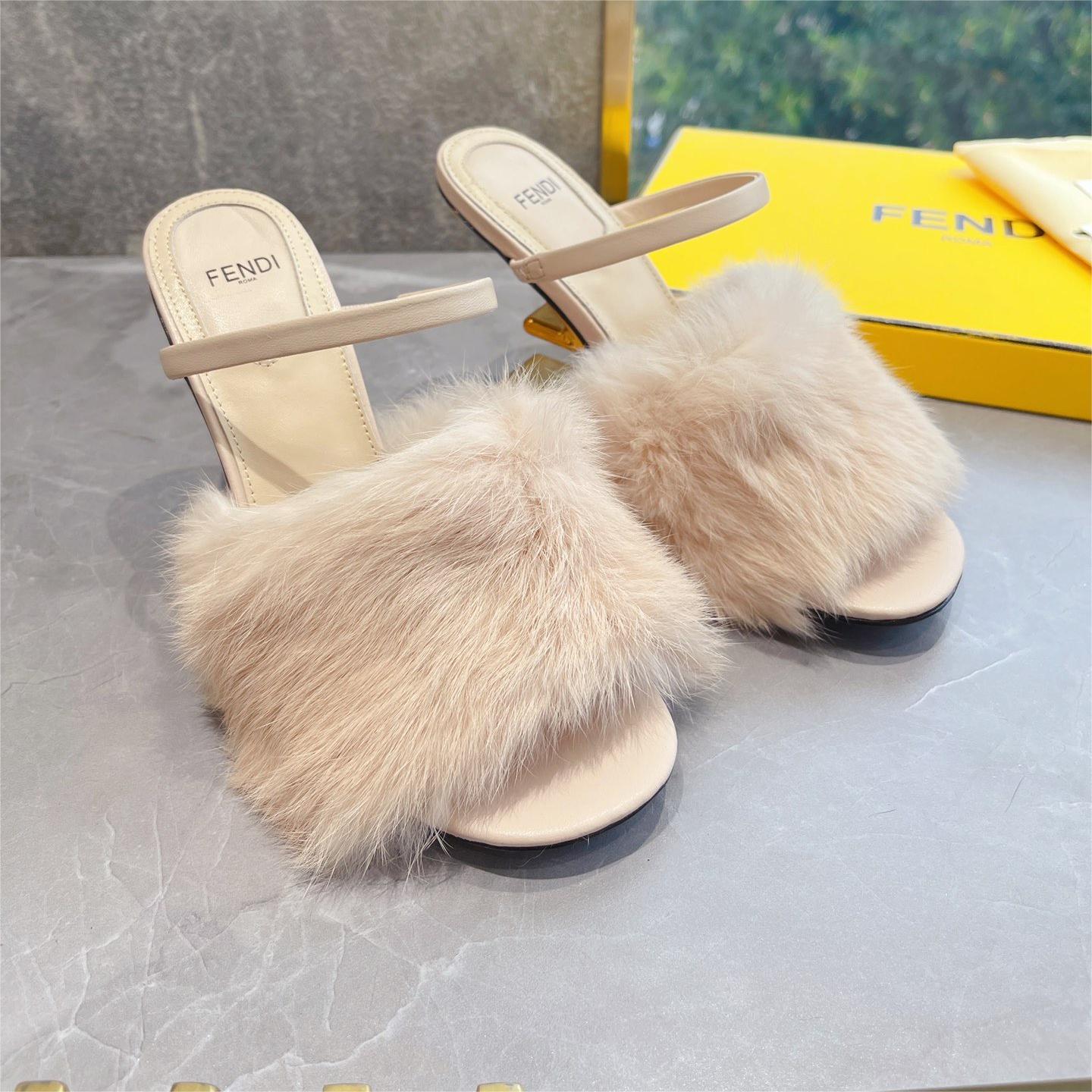 FENDI-Mink fur first shoes