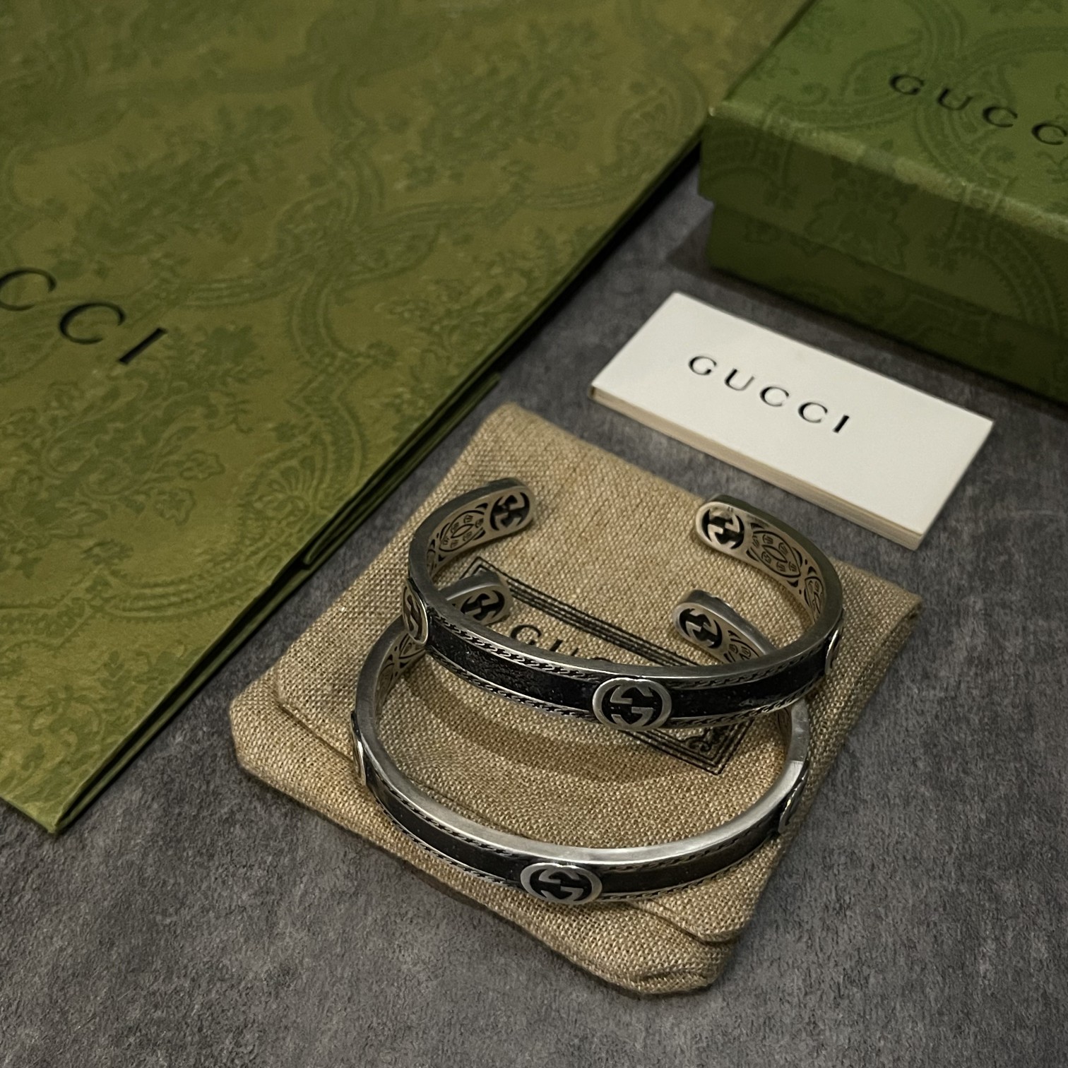 GUCCI-Black enamel bracelet with vintage vintage enamel paint