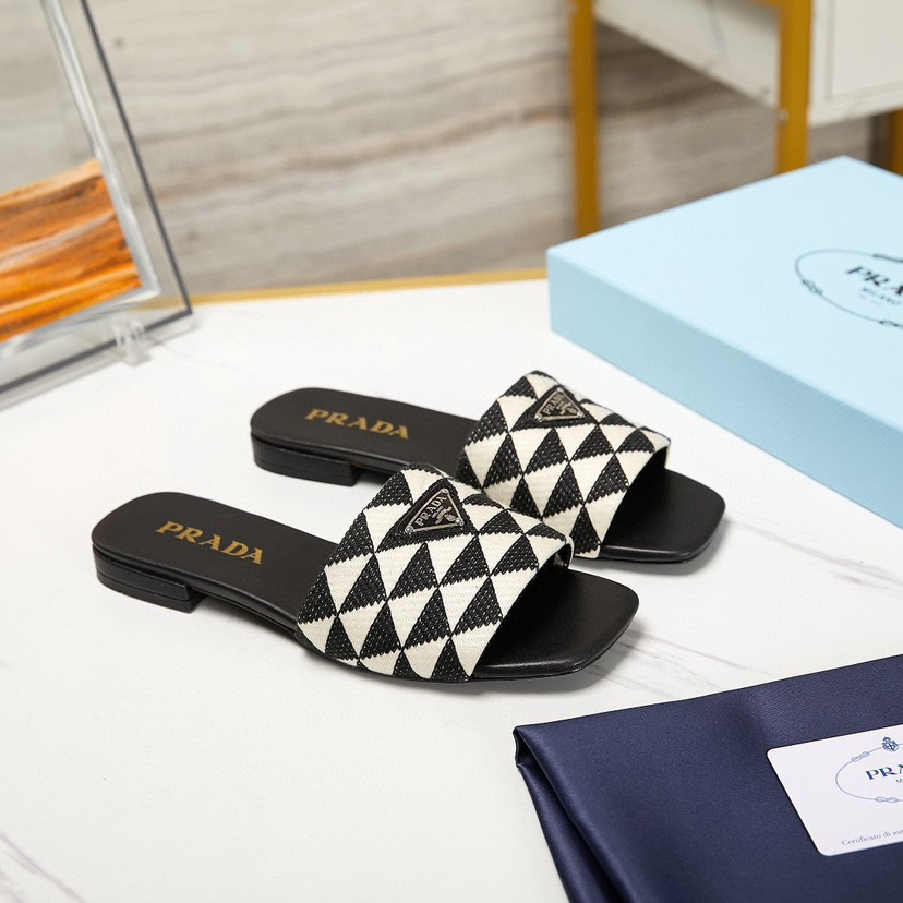 Prada-Sheepskin Electric Embroidery Cooler