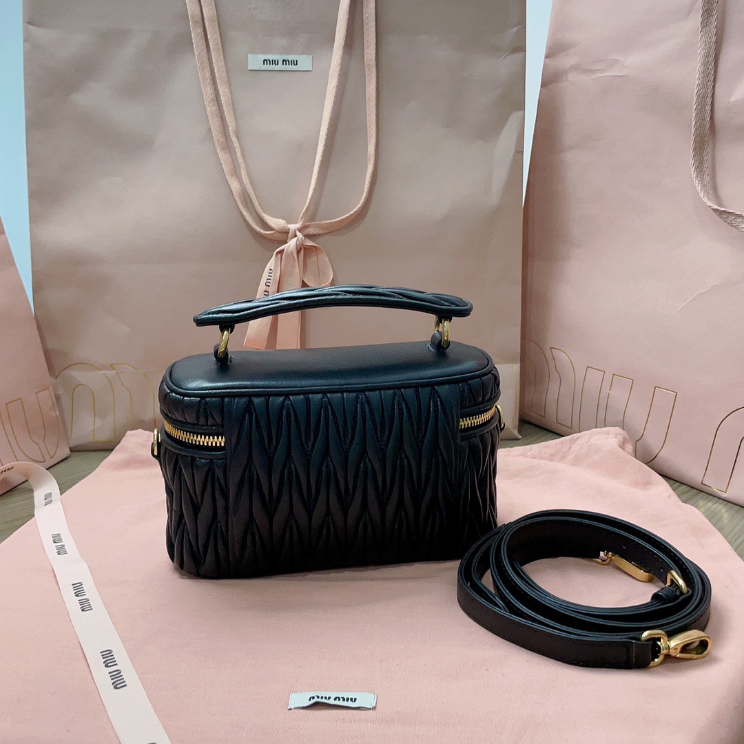 MIU MIU-Makeup bag and handbag matelasse