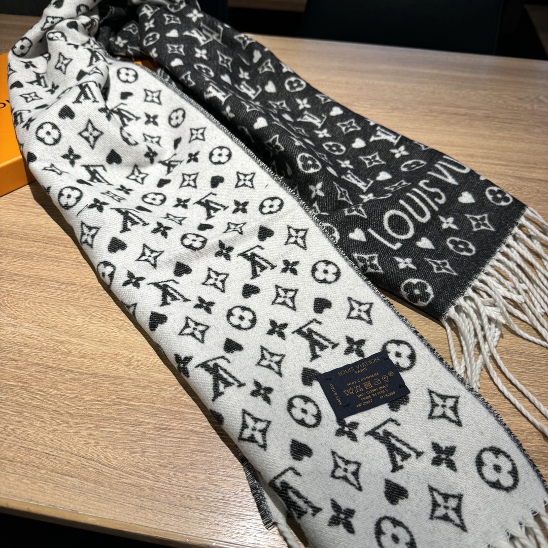 LV-Full Peach Heart Limited Series Cashmere Scarf