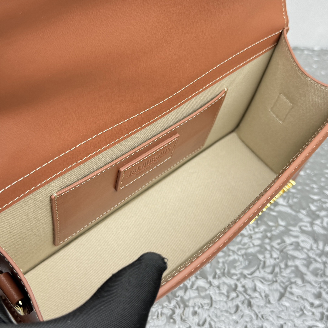 Jacquemus-Bamnino's new crossbody bag Light Brown