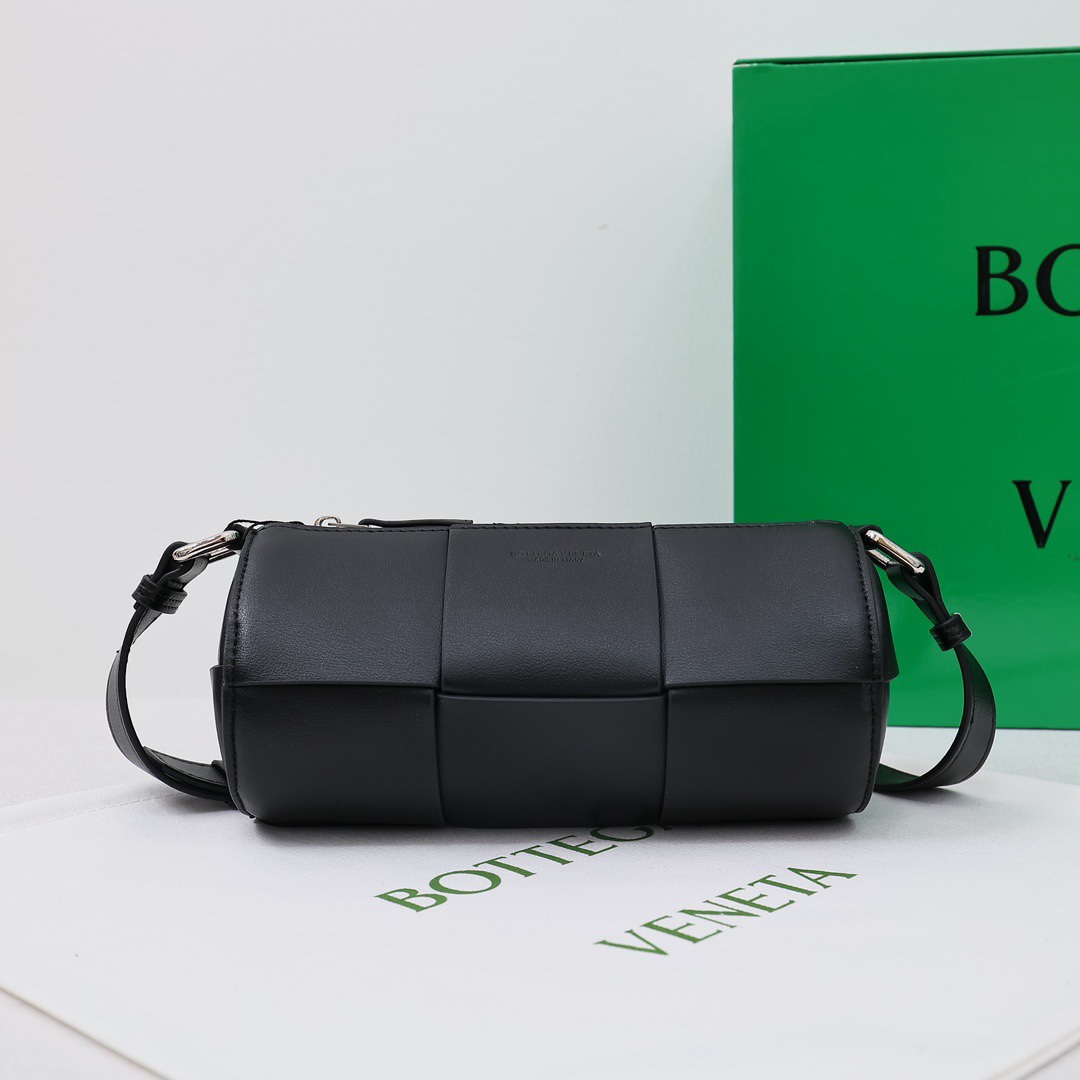 BV-Canette small cylindrical crossbody bag