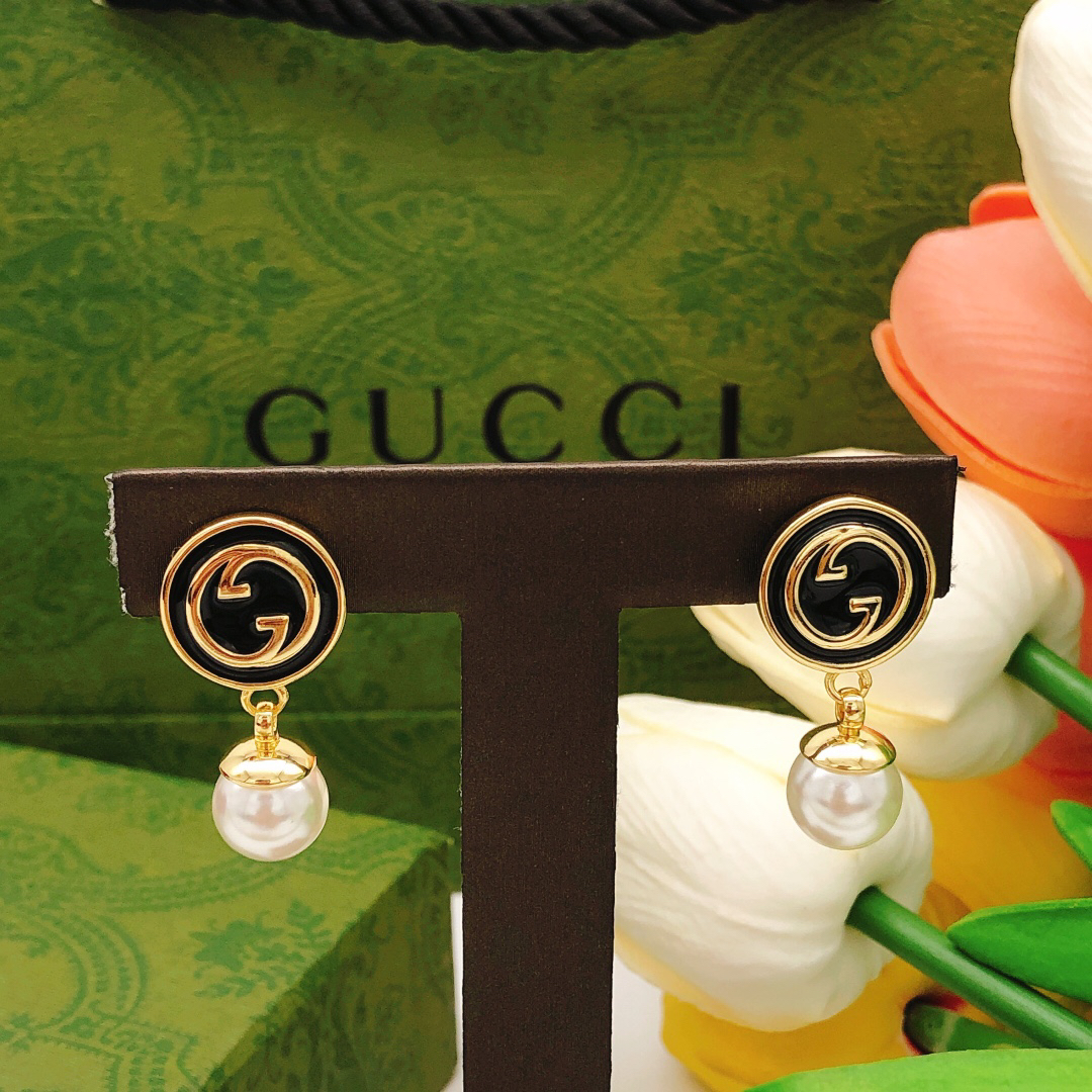 GUCCI- Black base oil hanging pearl earrings