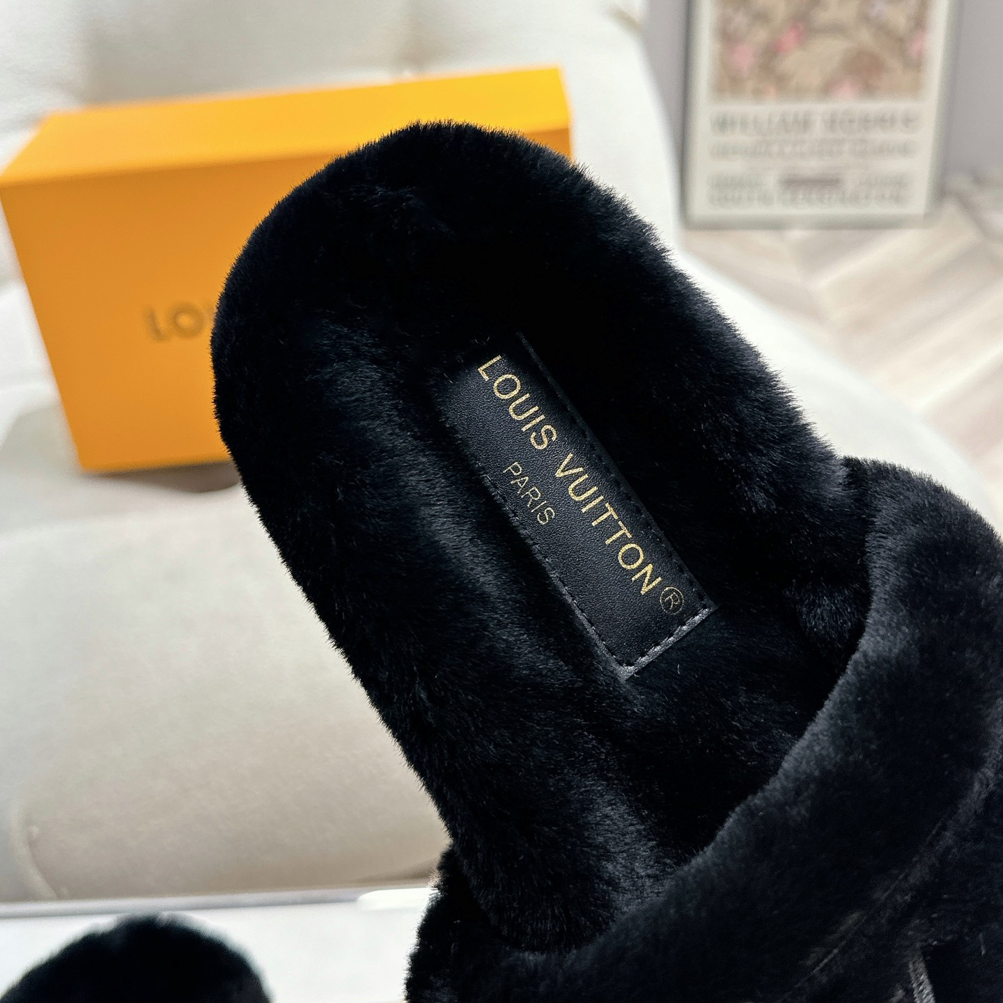 LV - Thick-soled Fur Slippers