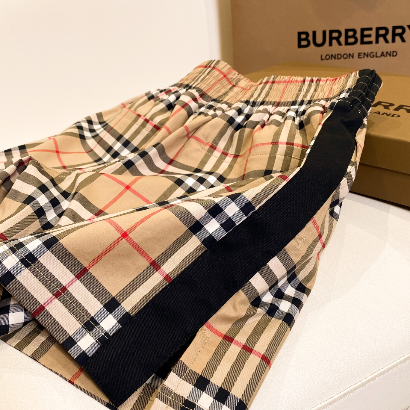Burberry - Check Print Loose Elastic Waist Straight Cut Shorts