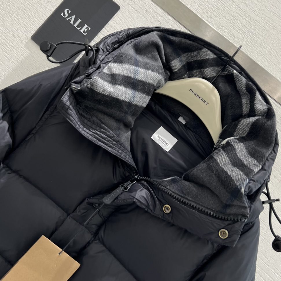 Burberry - Long-sleeved Down Jacket with Detachable Sleeves
