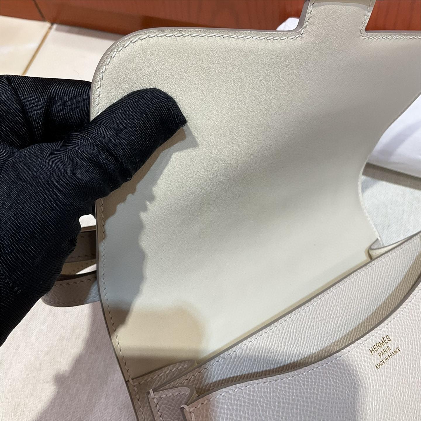 Hermes-Constance 19 milkshake white