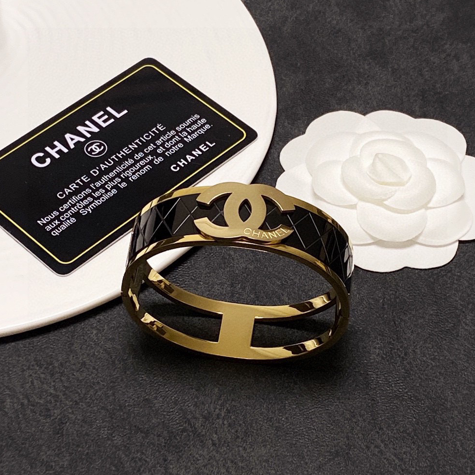 CHANEL - Wide Diamond Grid Bracelet