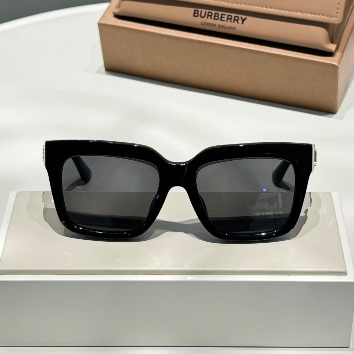 BURBERRY - Box Sunglasses