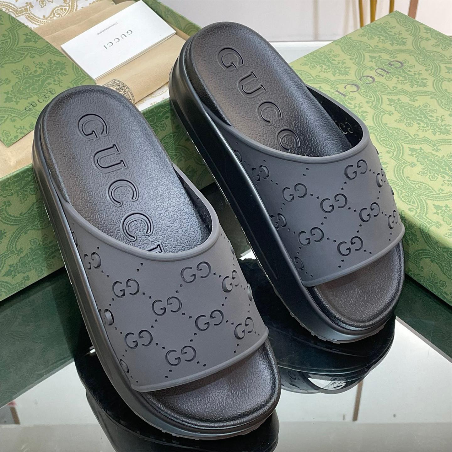 GUCCI-Hollow carved cloud beach lazy sandals