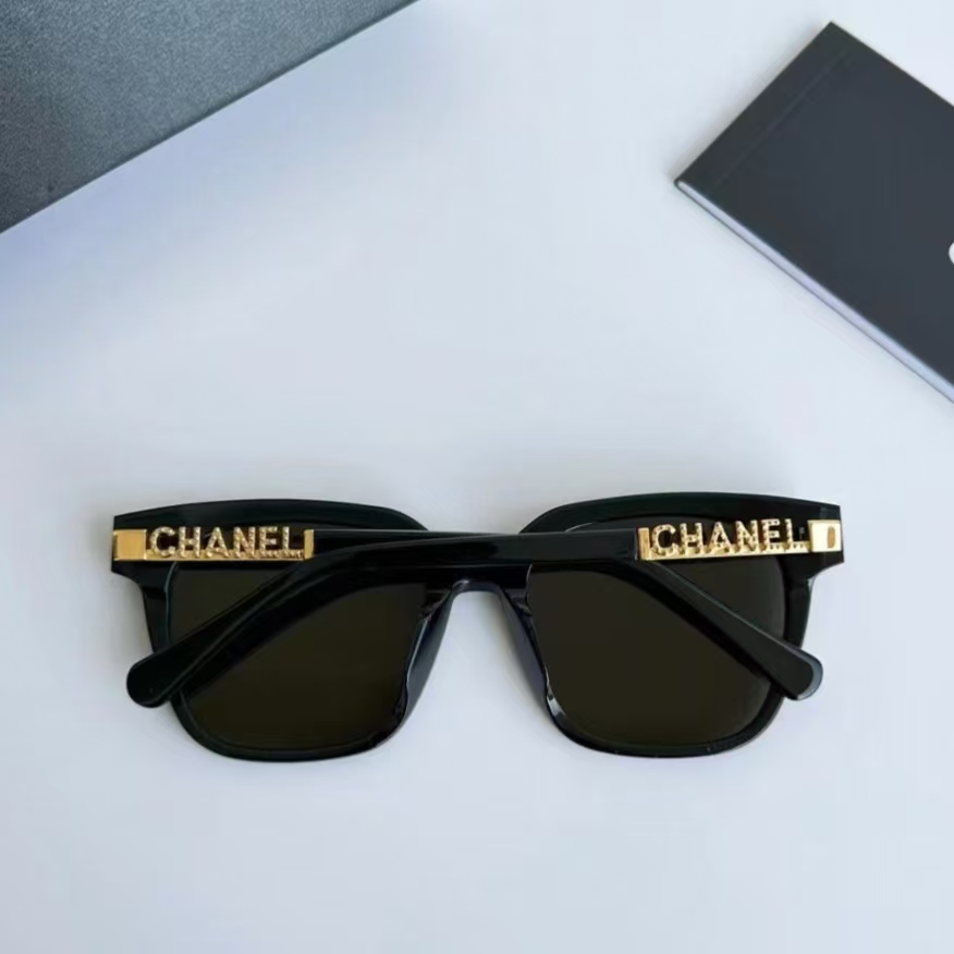 CHANEL-Square Frame Sunglasses