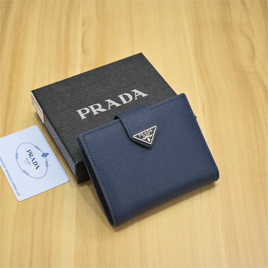 Prada-Cross shaped short clip