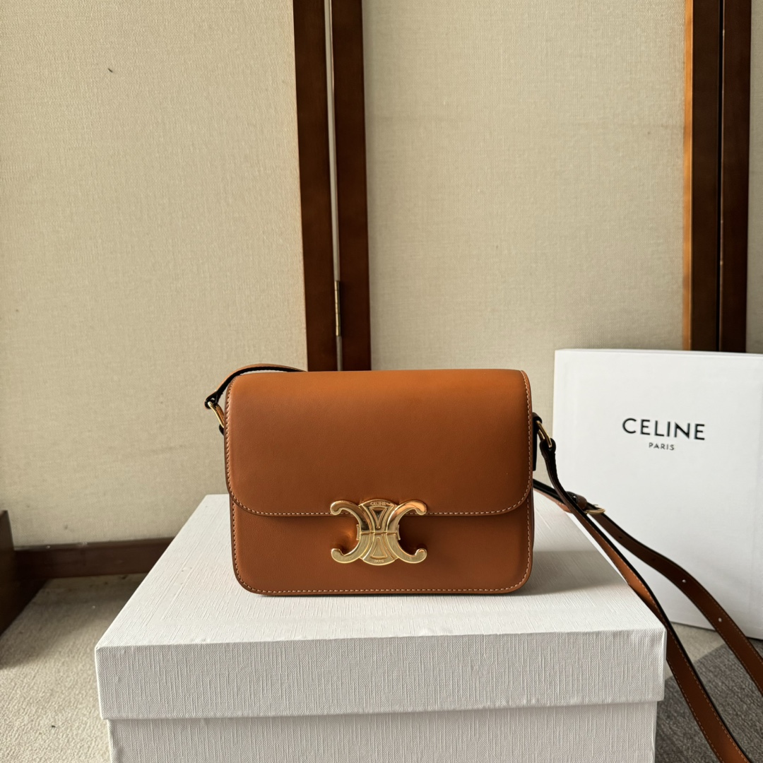 Celine-teen triomphe bag