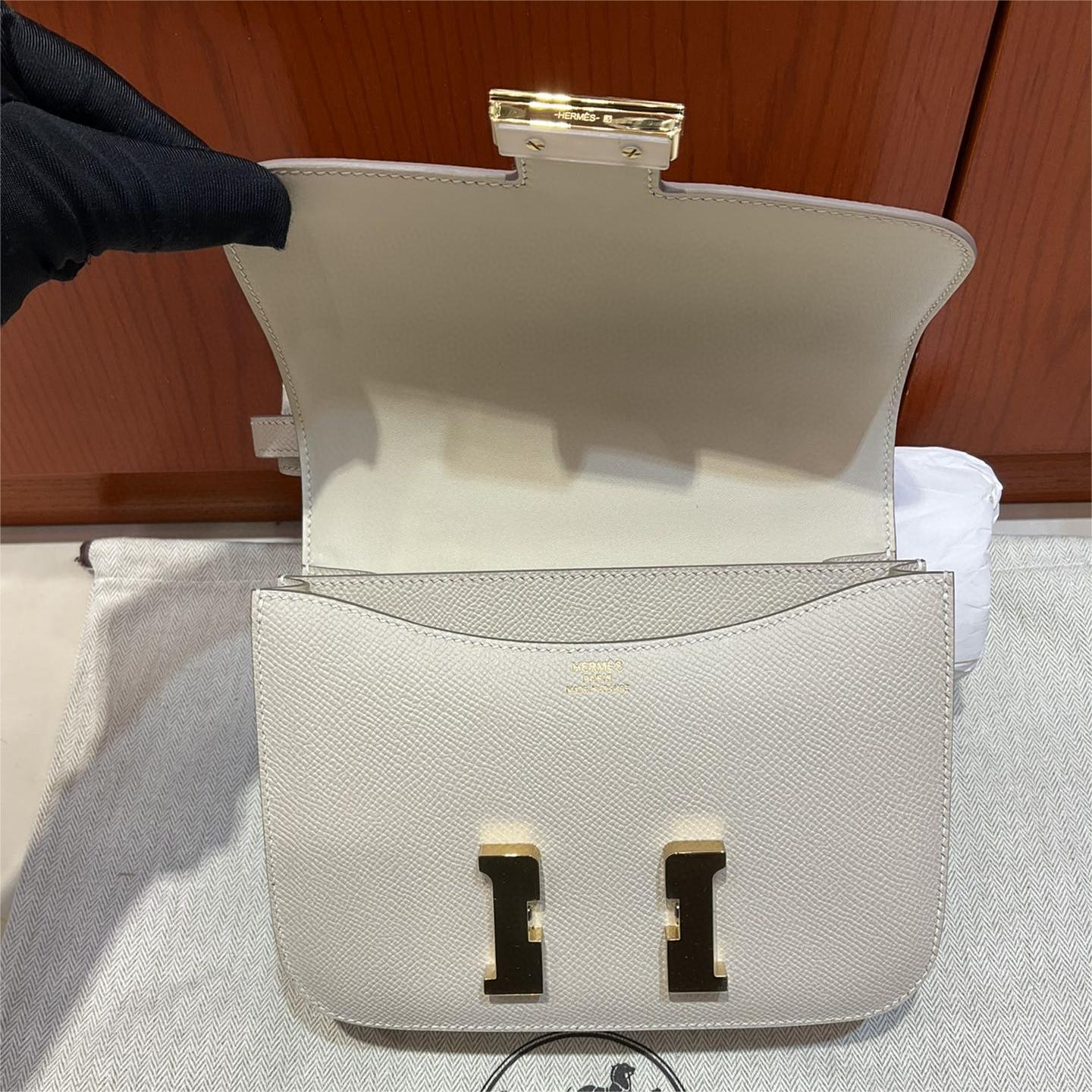 Hermes-Constance 19 milkshake white