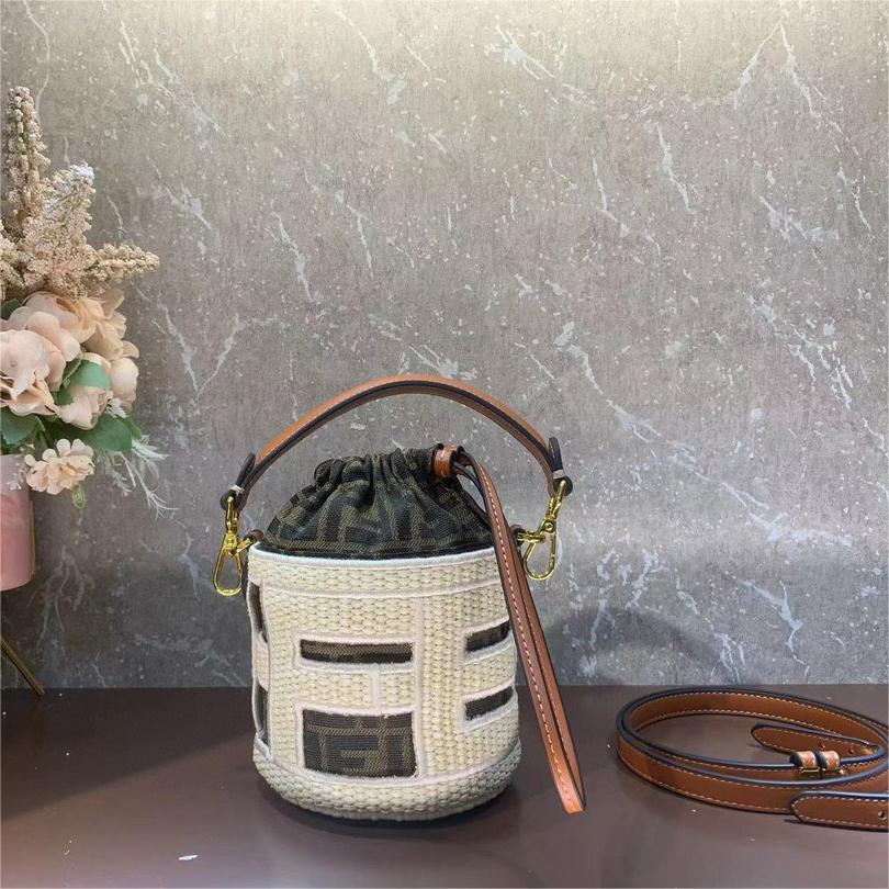 FENDI-Step out small bucket bag