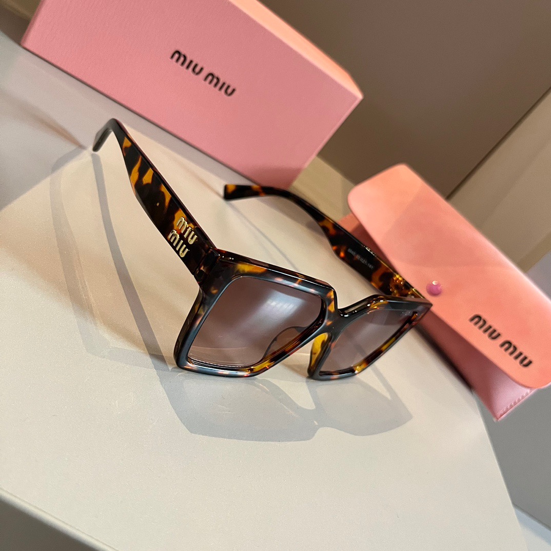 MIUMIU-New black gold Sunglasses