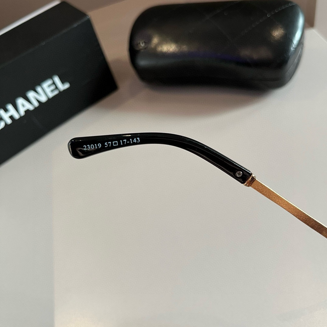 Chanel-Socialite style sun visor Sunglasses