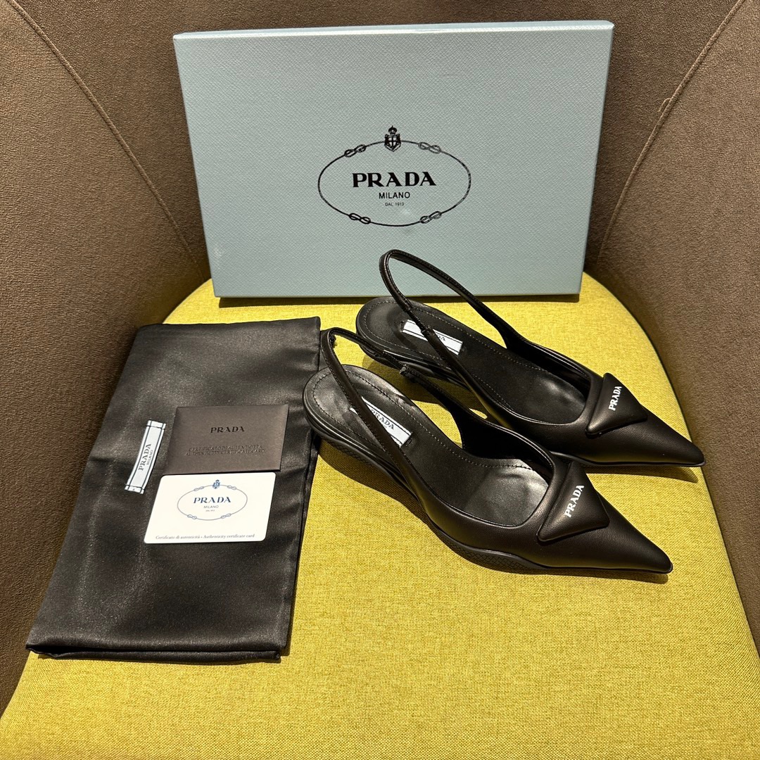 Prada-Sharp pointed cat shoes