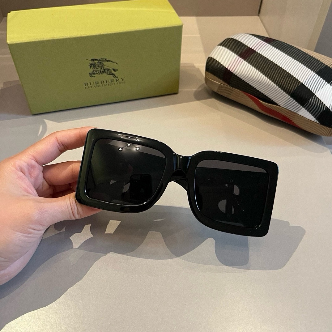 Burberry-Big Box Big Logo Sunglasses