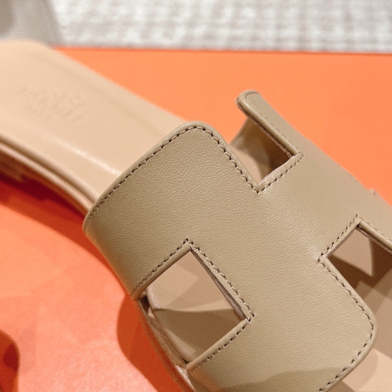 Hermes-Horan Slippers