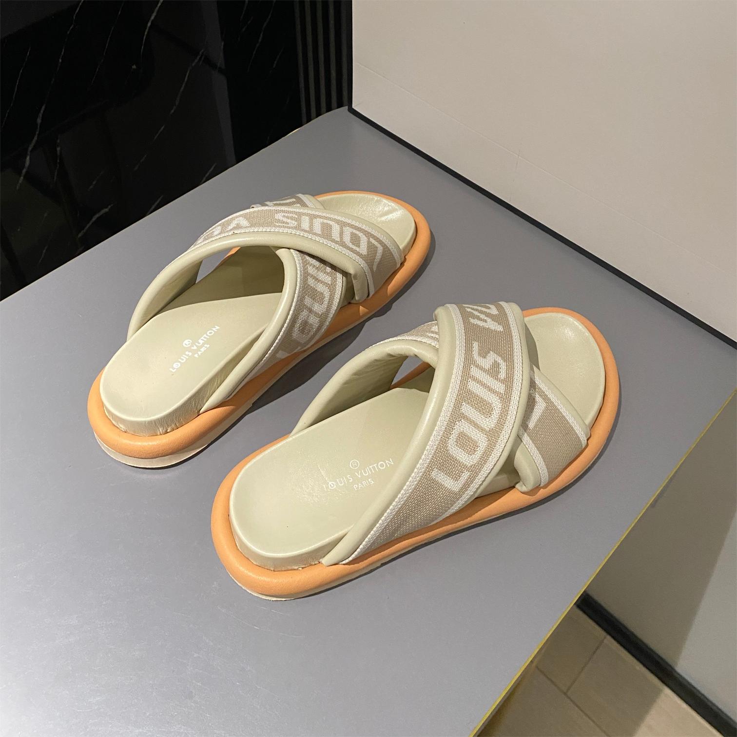 LV-Spring and summer new slippers