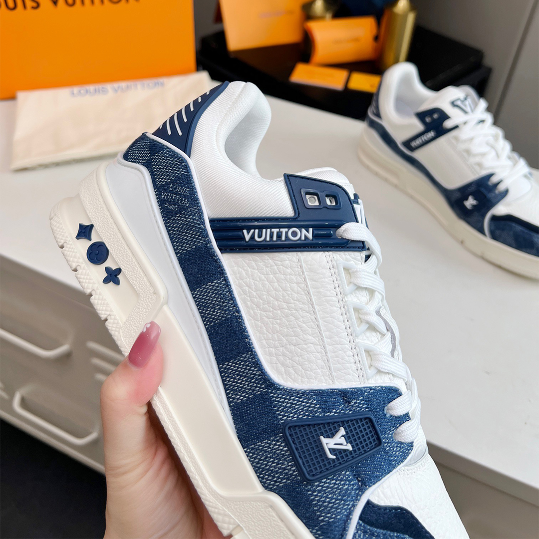 LV-Milan show runway models