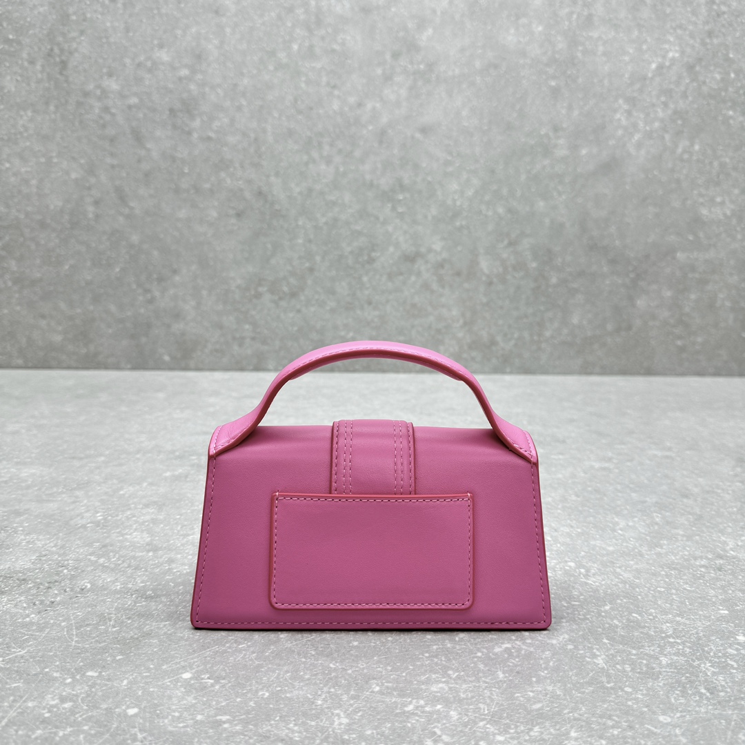 Jacquemus-Bamnino's new pink crossbody bag