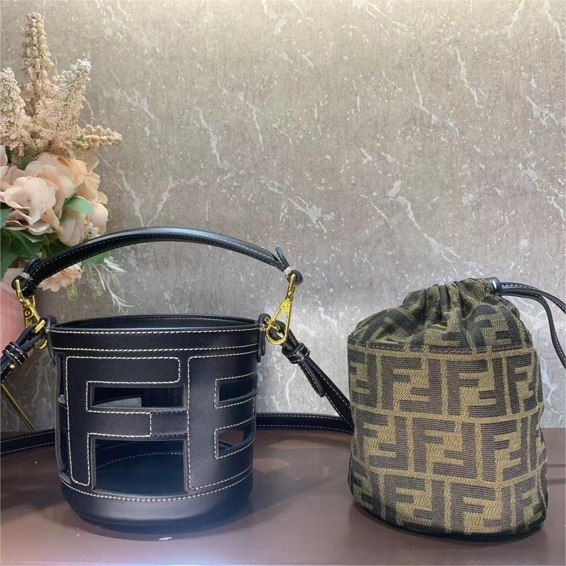 FENDI-Step out small bucket bag