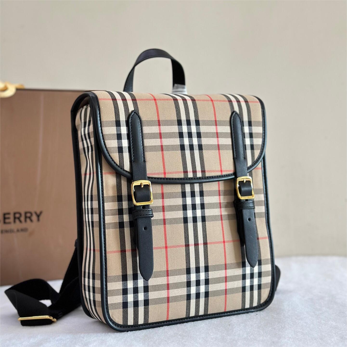 Burberry-Bouguer pattern square shaped college style