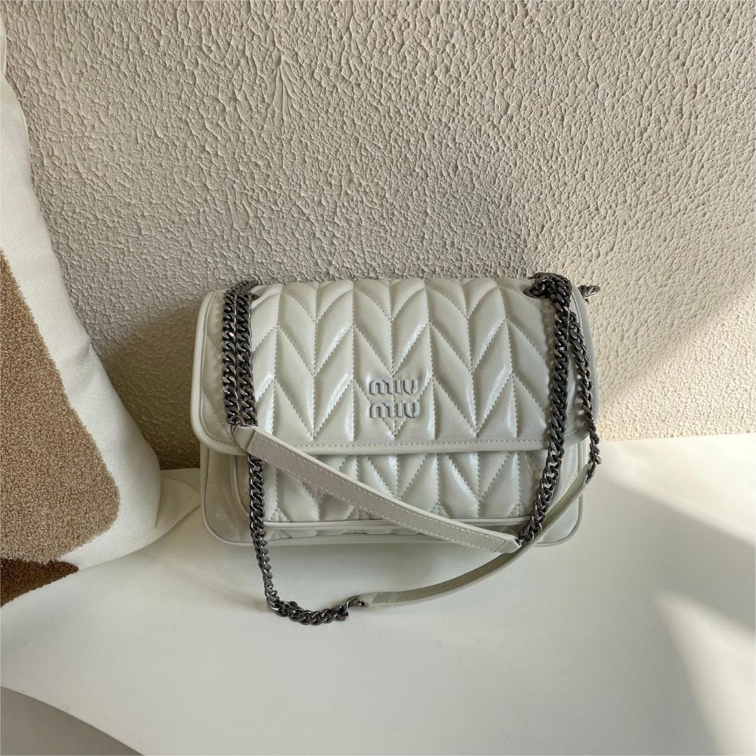 MIU MIU- Wrinkled mailman bag