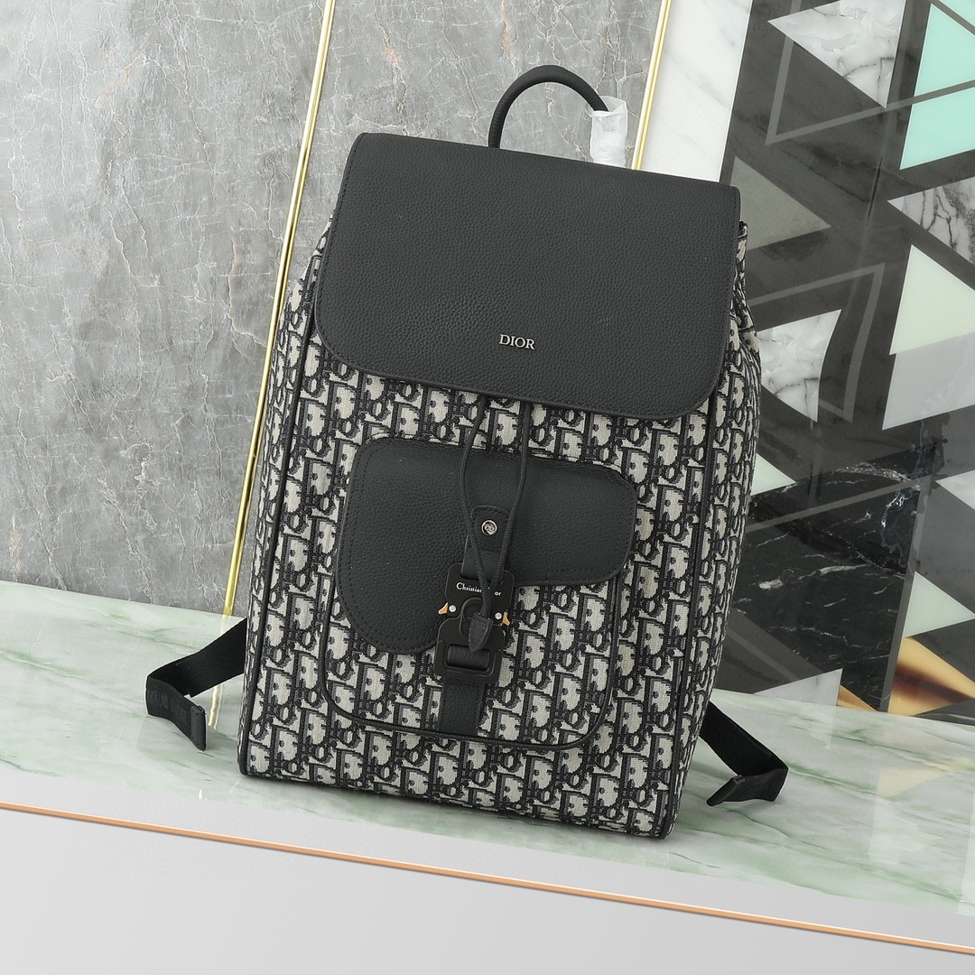 Dior-  Oblique
