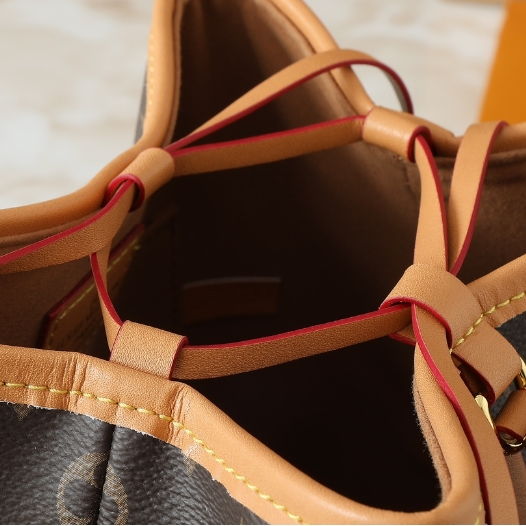 LV-Mini Presbyopia Bucket Bag