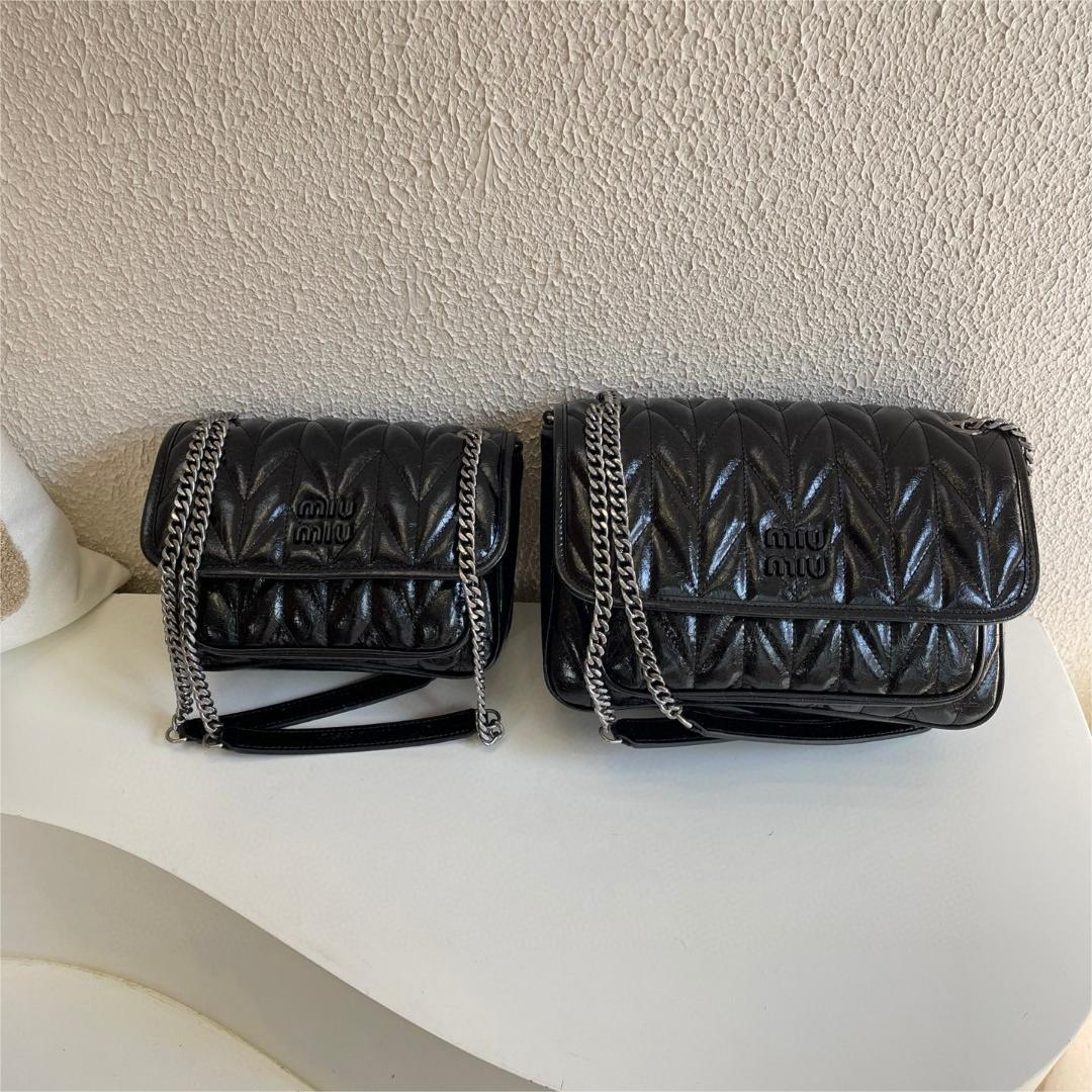 MIU MIU- Wrinkled mailman bag