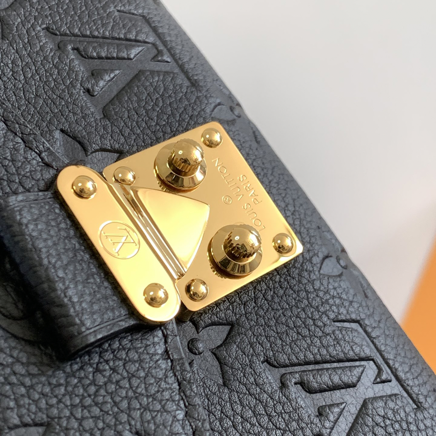 LV - Pochette Metis East - West Embossed Soft Grain Leather Handbag Crossbody Shoulder Bag