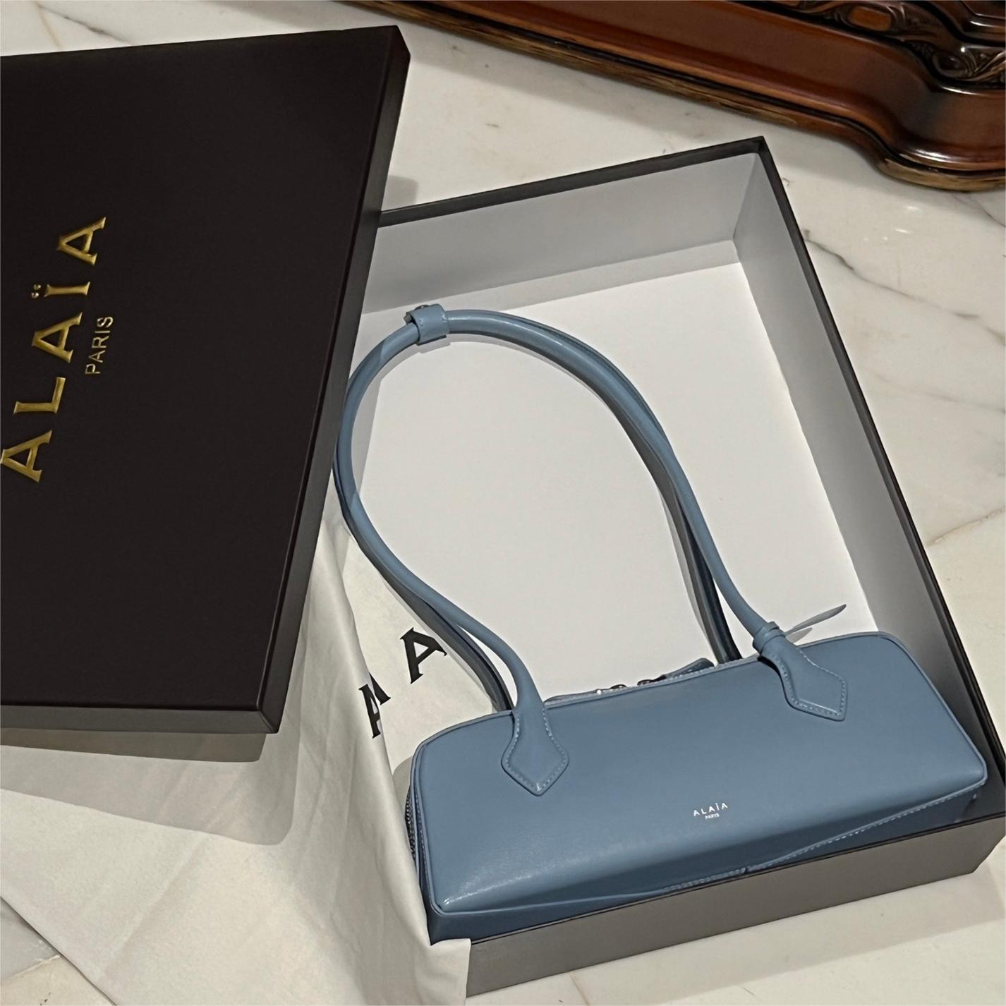 LIAIA-LE TECKEL SMALL BAG IN GOATSKIN Light blue