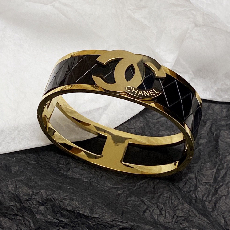 CHANEL - Wide Diamond Grid Bracelet