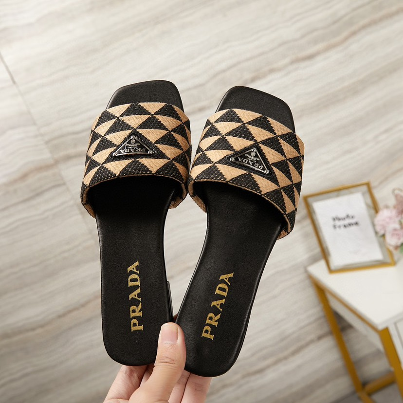 Prada-Sheepskin Electric Embroidery Cooler