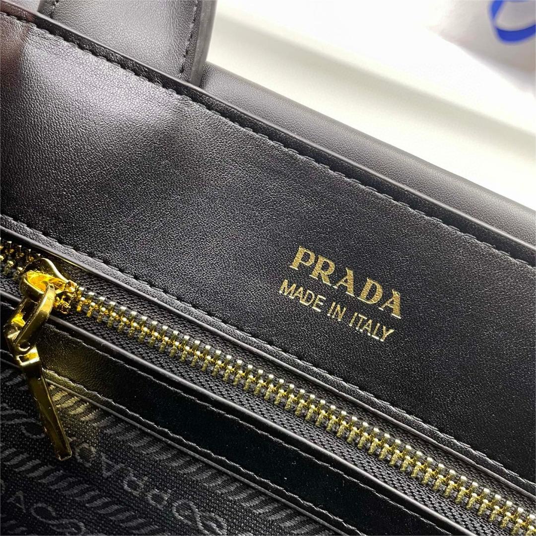 Prada-Full leather tote bag with Safiano leather handle design
