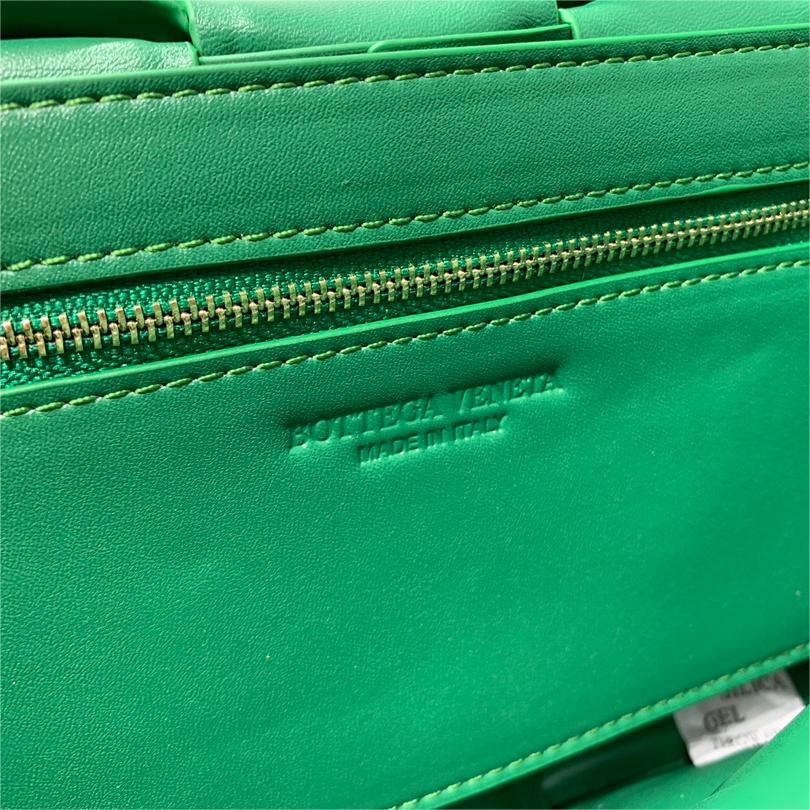 BV-Padded cassette chain pillow bag