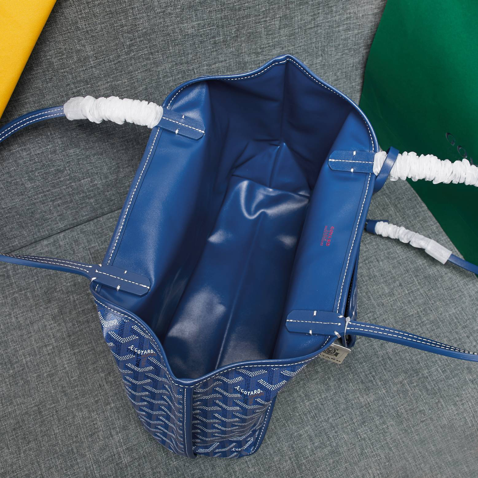 Goyard-Double sided cowhide shoulder portable large capacity bag