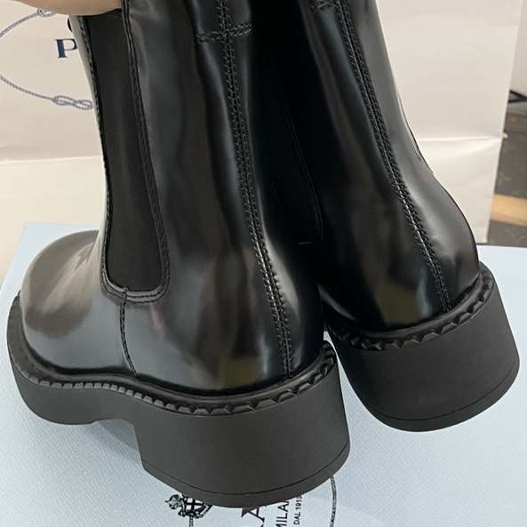 PRADA-Cow leather round toe slip-on Chelsea boots