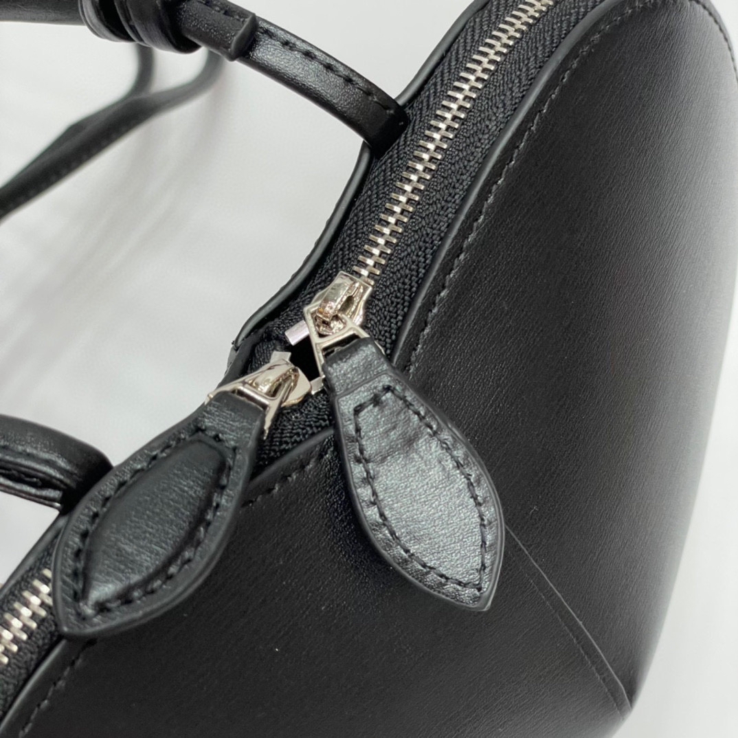 ALAIA- Coeur Bag Heart Black Handbag