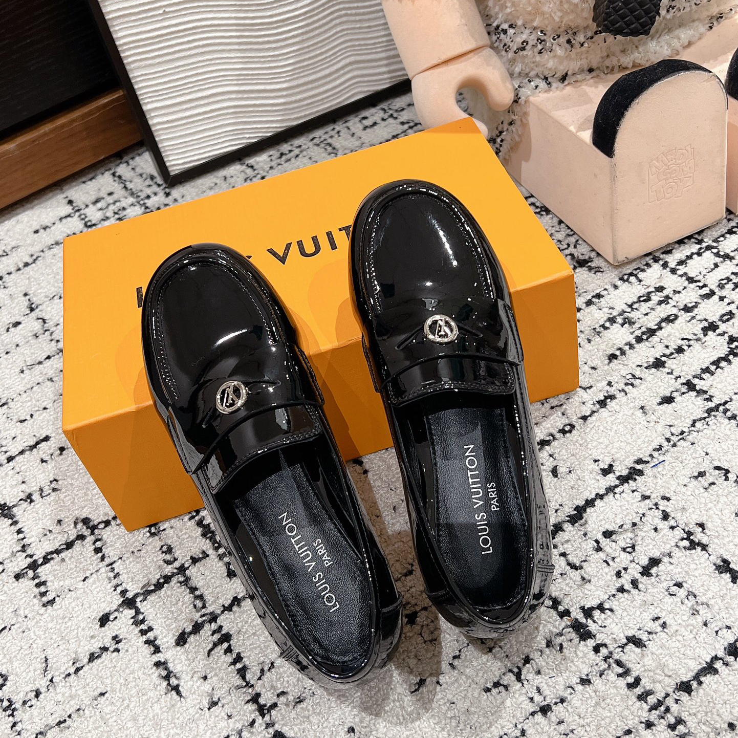LV-Spring and summer new flat loafers