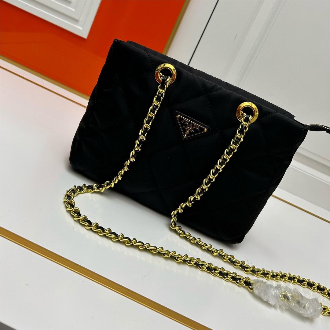 Prada-Vintage antique chain diamond grid wandering bag