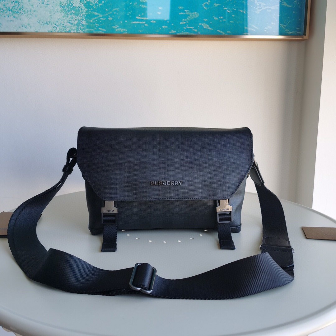 Burberry-messenger